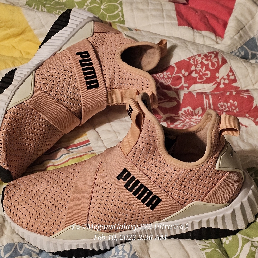 Women's PUMA Defy Mid Core pinkish/coral tennis shoes